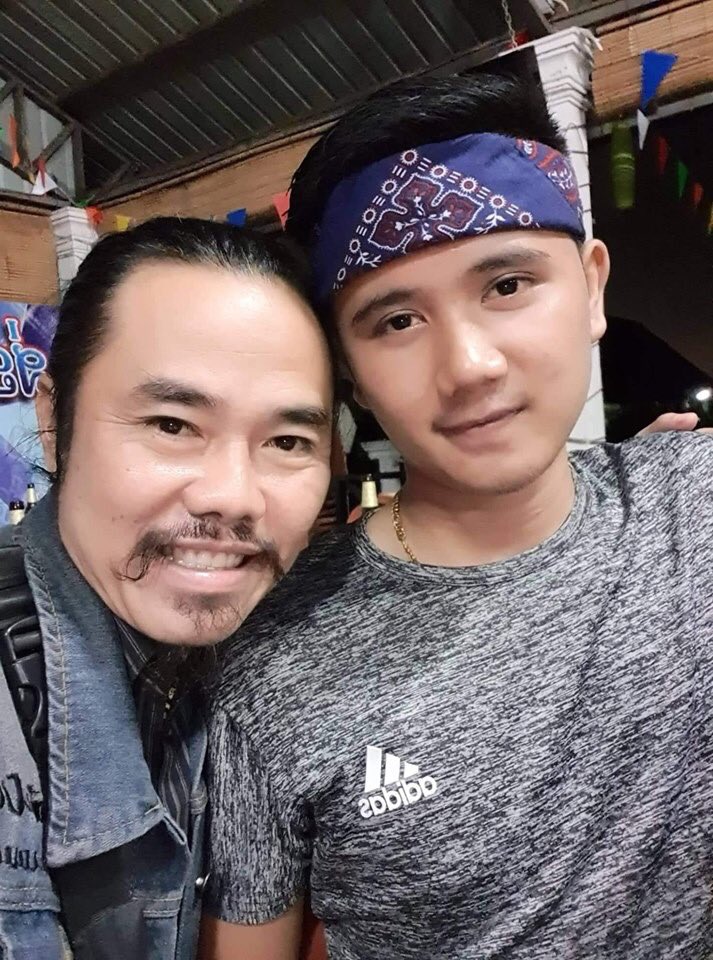 thongvanhvt2's tweet photo. ບ່າວນັກຮ້ອງ https://t.co/hCWwfaPPht