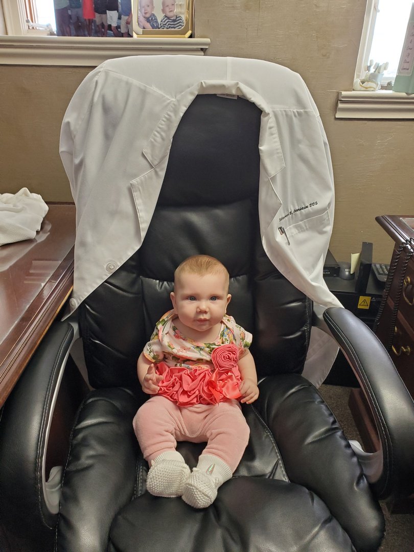 TheBestKCSmiles's tweet photo. Nothing makes our Monday better than having little Sydney drop by for a visit. Happy Monday!

#baby #mondaymotivation https://t.co/R4fd7gbRyR