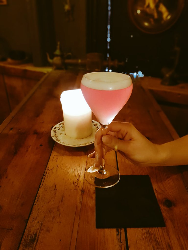 it might be a rainy Monday but rejoice as Old Mary's Cocktail Bar will be back on Wednesday with  new hilarious set by @DeadSet5 and our amazing cocktails.

#comedy #comedynight #livecomedy #hydepark #lancastergate #bayswater