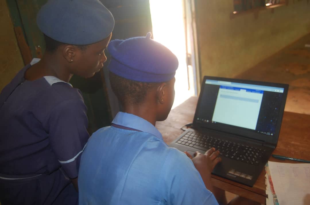 GOGAProject's tweet photo. What's the role of light in photosynthesis?

At the #GOGAPilot in Ogun state, Master Trainer Kemi Alabi helped the students of Titilayo Agbaje Memorial Comprehensive High School better understand photosynthesis in plants through collaborative learning. #ILS

#GOGAProject #Nigeria https://t.co/qrIN65t8jW