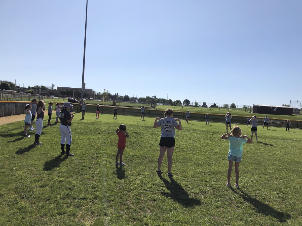 RockridgeSftbll's tweet photo. 2019 Rockridge Softball Camp 3rd thru 5th starts NOW #rocketstrong #futureisstrong https://t.co/si8ZPcvi7x