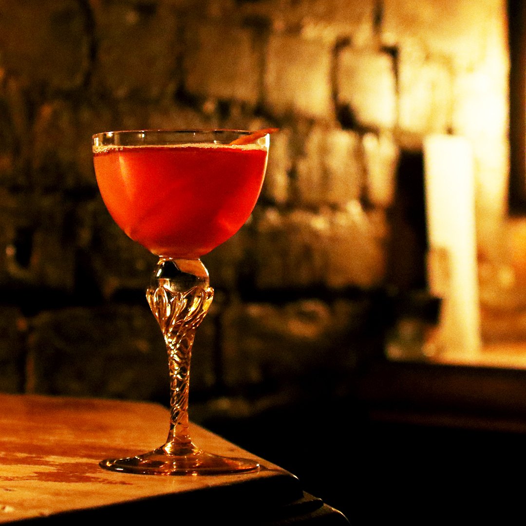 I wanna Bananarama - <a href="/bacardi/">BACARDI</a> Anejo Cuatro Rum, Amontillado Sherry,
Banane Du Brésil, Honey, Cardamom Bitters