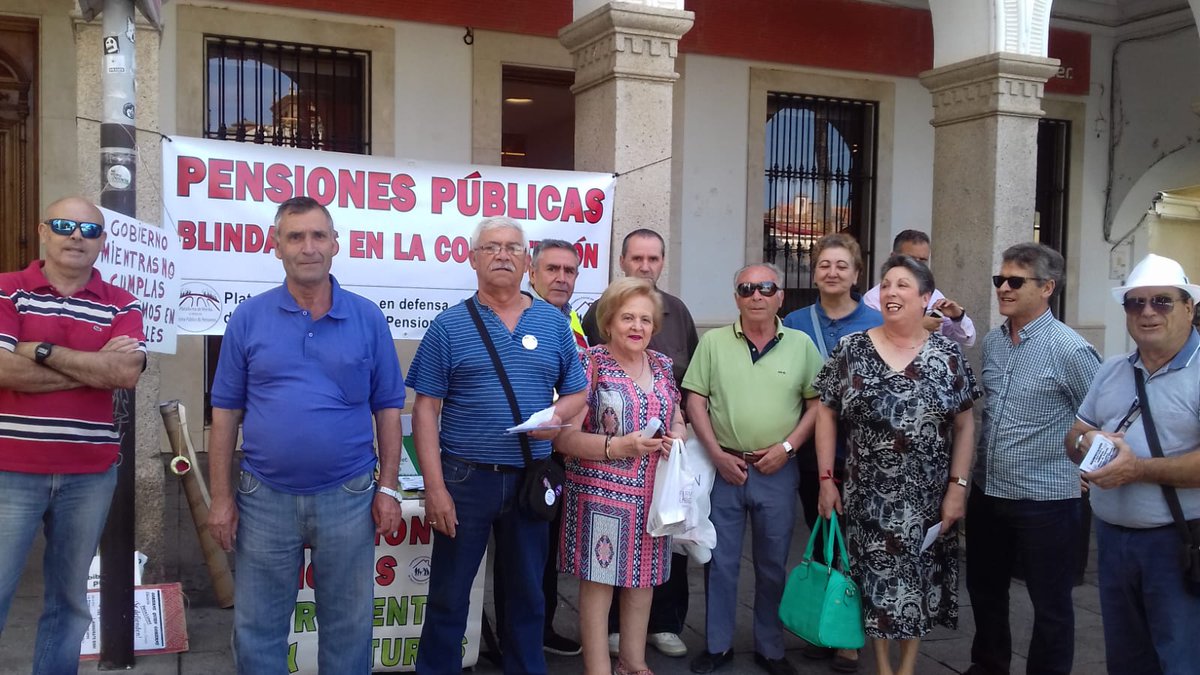 Como todos los lunes . Estamos en la plaza de  España en Merida. Repartiendo octavillas informativas .. El próximo lunes, día 17 Junio. tenemos la concentración y manifestación.. Por la calle Santa Eulalia....