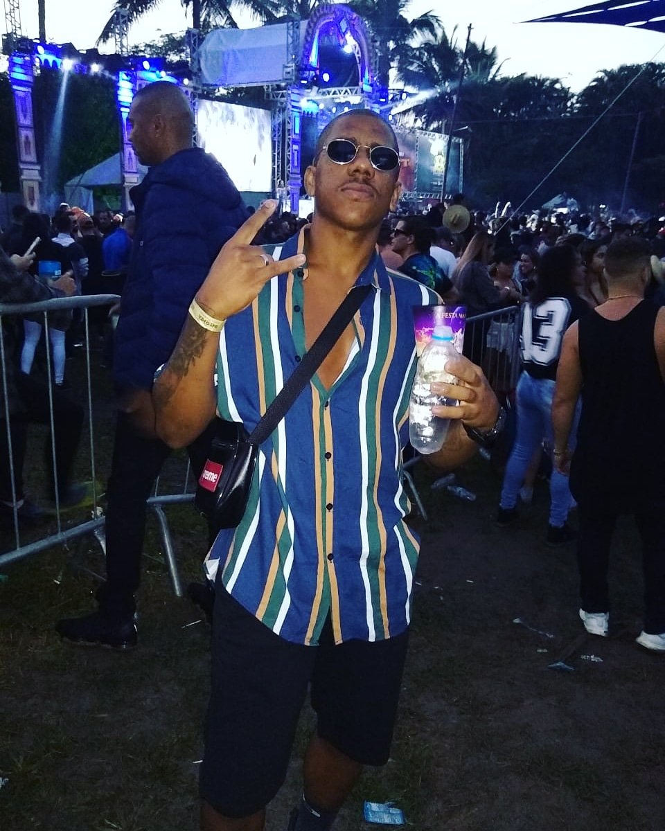 ygormello95's tweet photo. Vestigio de um festão da p#rr@!!! 👽💊#insônia #oportaldossonhos #brincadeiradegntgrande #fogonoparquinho🔥🎪 https://t.co/Tdgnr70qer