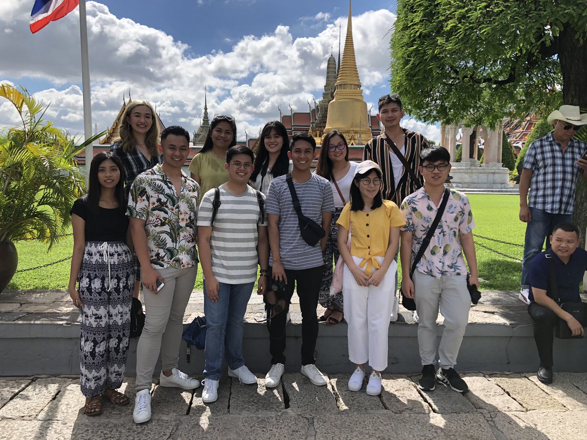 amsaphil's tweet photo. [AMSEP THAILAND 2019]
🇹🇭🇹🇭🇹🇭
DAY 2
📍Grand Palace
📍Wat Pho
📍Icon Siam
📍Asiatique Night Bazaar

#OneAMSA
#AMSEPTHxPH2019 https://t.co/ePpQqLZCDP