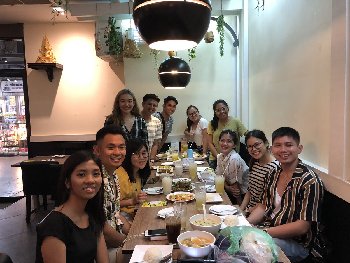 amsaphil's tweet photo. [AMSEP THAILAND 2019]
🇹🇭🇹🇭🇹🇭
DAY 2
📍Grand Palace
📍Wat Pho
📍Icon Siam
📍Asiatique Night Bazaar

#OneAMSA
#AMSEPTHxPH2019 https://t.co/ePpQqLZCDP