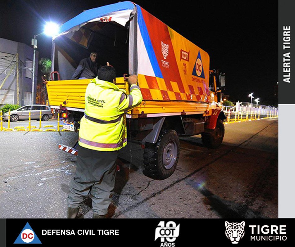 AlertaTigre's tweet photo. #DCTigre dudas? Consultas? Riesgos? Emergencias?
En @MunicipioTigre
☎️ 103 
☎️ 5288~3411 
Las 24hs los 365 días del año. https://t.co/0UncHUjMk6