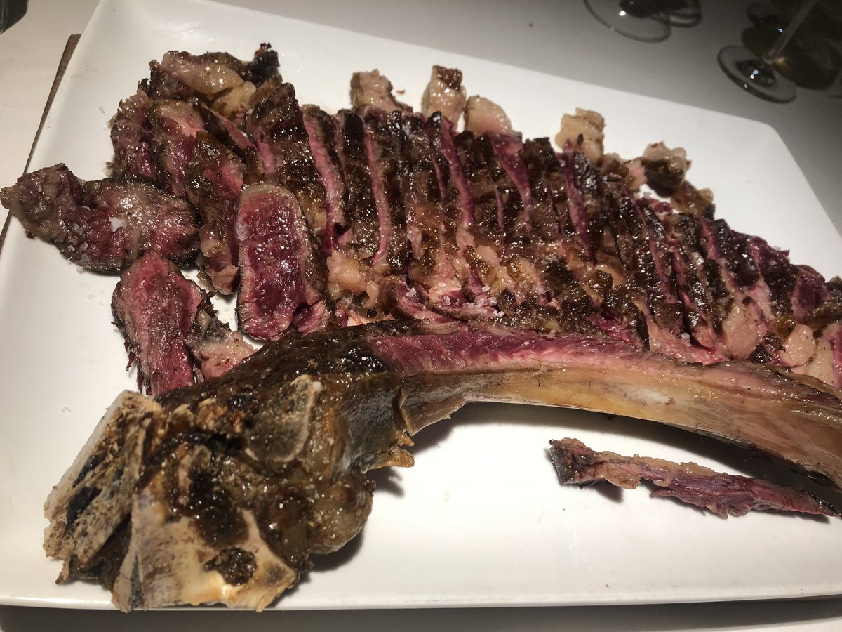 Dabizdiverxo's tweet photo. Espectacular chuleta a la brasa, Pura mantequilla con sabor intenso y punto perfecto @rstmembibre https://t.co/jpB2TT5FUm