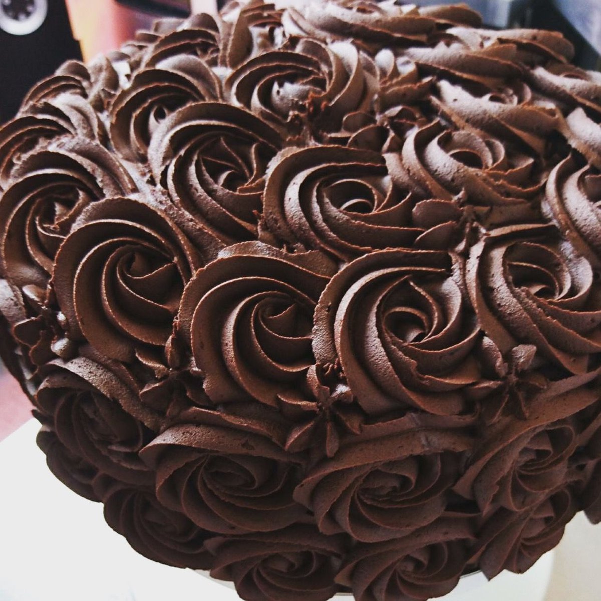 MsCupcakeUK's tweet photo. Check out the swirls on this cake! 😍 #cake #vegancake #chocolatecake #veganfood #veganbakery #mscupcake https://t.co/BpmLYi86GY