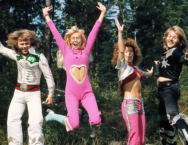 Tonight at 9pm we unleash the ultimate in emerging music on our <a href="/amazingradio/">Amazing Radio</a> Spotlight show 💥 

With @GraceyGillespie <a href="/WEARELIINES/">LIINES</a> <a href="/Gus__White/">Gus White</a> <a href="/shoalsuk/">Shoals</a>  @liomusicoff @NoiseNaive <a href="/TinaBoonstra/">Tina Boonstra</a> <a href="/HoraDouse/">Hora Douse</a>  <a href="/naturetvband/">Nature TV</a> <a href="/lakeacacia/">LAKE ACACIA</a> <a href="/valaband/">Vala</a> <a href="/JangoFlash/">Jango Flash</a> <a href="/hannahscottuk/">Hannah Scott</a> &amp; more!