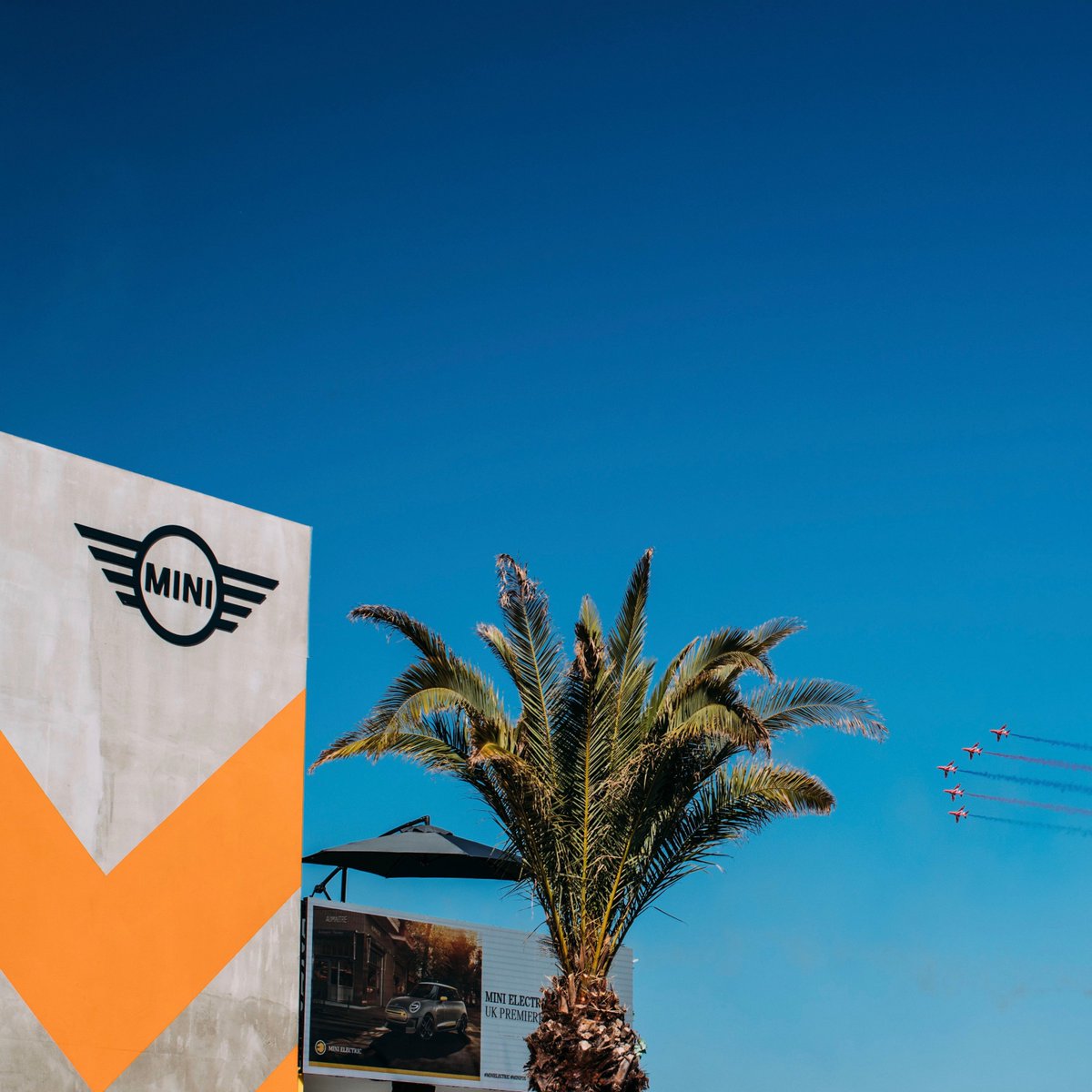 MINIUK's tweet photo. Set course for Electric Avenue… it’s nearly that time of the year again! @fosgoodwood 2019 is gearing up to be our biggest ever. For a chance to win tickets in our 60th Anniversary year, enter here: https://t.co/2odgNsqfji
#MINI #MINIFOS #FOS #GOODWOODFOS #FOSGOODWOOD https://t.co/eNgoeo6W8X
