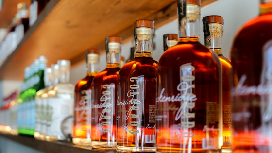 TastersClub's tweet photo. When you think Colorado, you think the mountains - but we think whiskey. 🥃 Check out this distillery's journey from 12,000 feet above sea level. https://t.co/85BbVqOLeH #TastersClub #Whiskey https://t.co/8rrH7d3ZPz