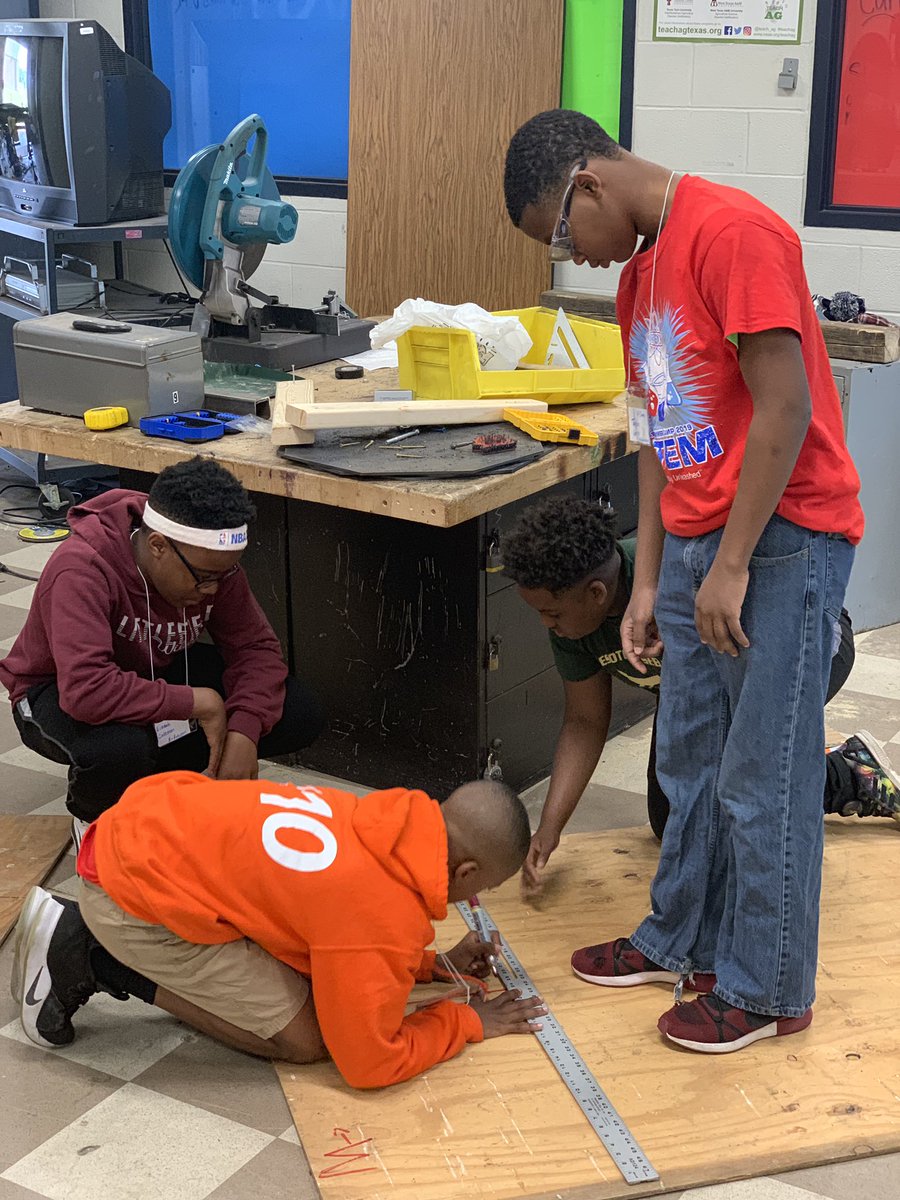 DeSotoISDCTE's tweet photo. Students are engaged in a construction activity at #STEMCAMP2019 @alphanick @shonjose1 @DesotoISDa2e2 @pugh_247 https://t.co/WHEUFRWTlD