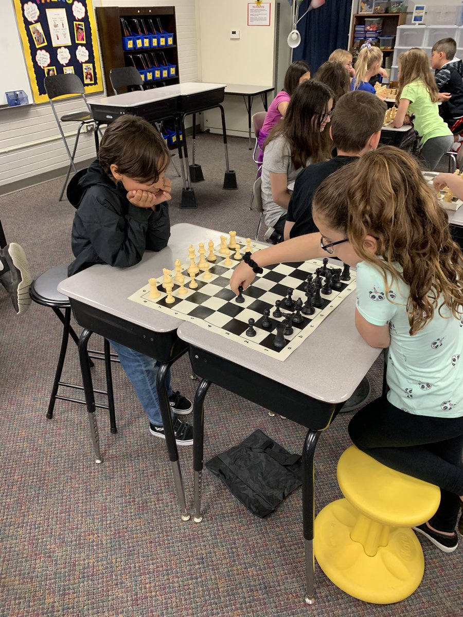 mrshoehing3's tweet image. Room 15 annual Chess Tournament! Who will the winner be? Brackets are all set! #multigraders @VioletAllStars #MyLSPS #ateachersimpact