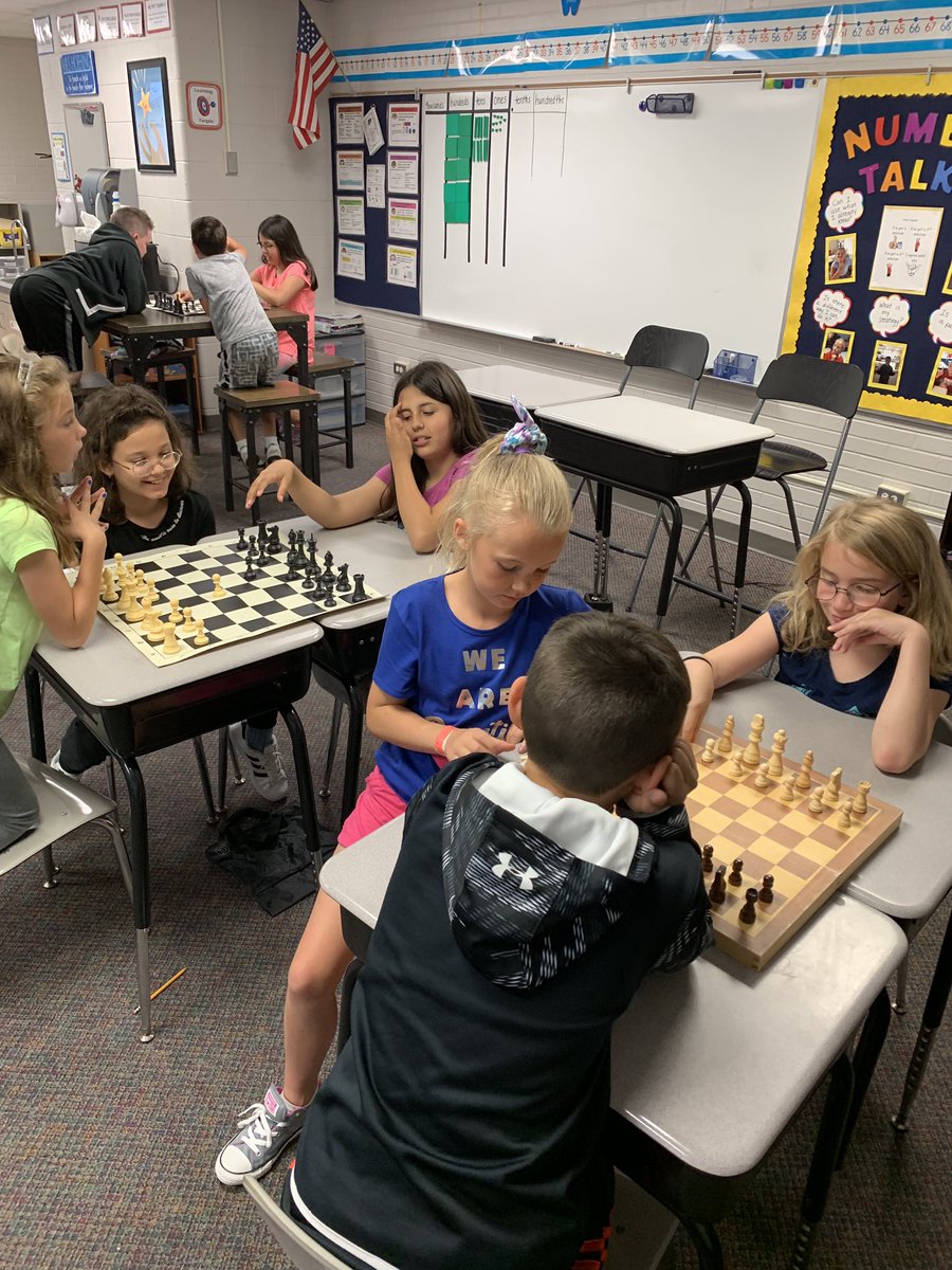 mrshoehing3's tweet image. Room 15 annual Chess Tournament! Who will the winner be? Brackets are all set! #multigraders @VioletAllStars #MyLSPS #ateachersimpact