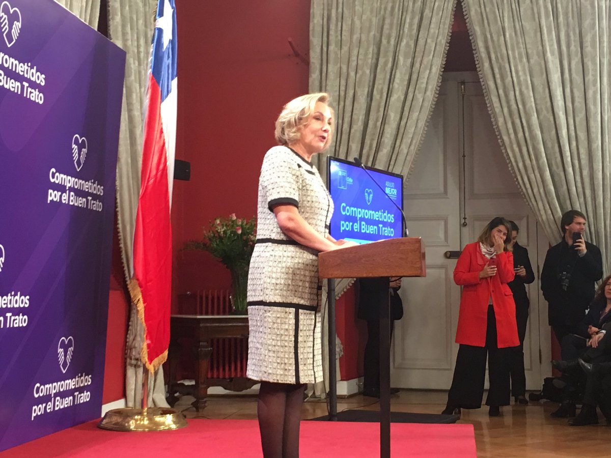 SENAMAGOB's tweet photo. Primera Dama, @ceciliamorel: “Debemos tener tolerancia cero con el maltrato a las personas mayores. Debemos respetarlos y valorarlos” #ComprometidosPorElBuenTrato 👵🏼👨🏼‍🦳🇨🇱👏🏽👏🏽👏🏽👏🏽 https://t.co/bGoDJ4ZTor
