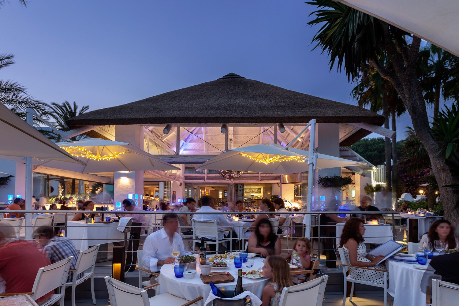 Cape Reed International Twitterissä: "Dinner served at the beautiful Sea Grill Restaurant @ Hotel Puente Romano in Marbella! #bonappetit #alfrescodining #whitewashed #thatchedrestaurant #summerinspain #summernights https://t.co/BhbQRjIEYg" / Twitter