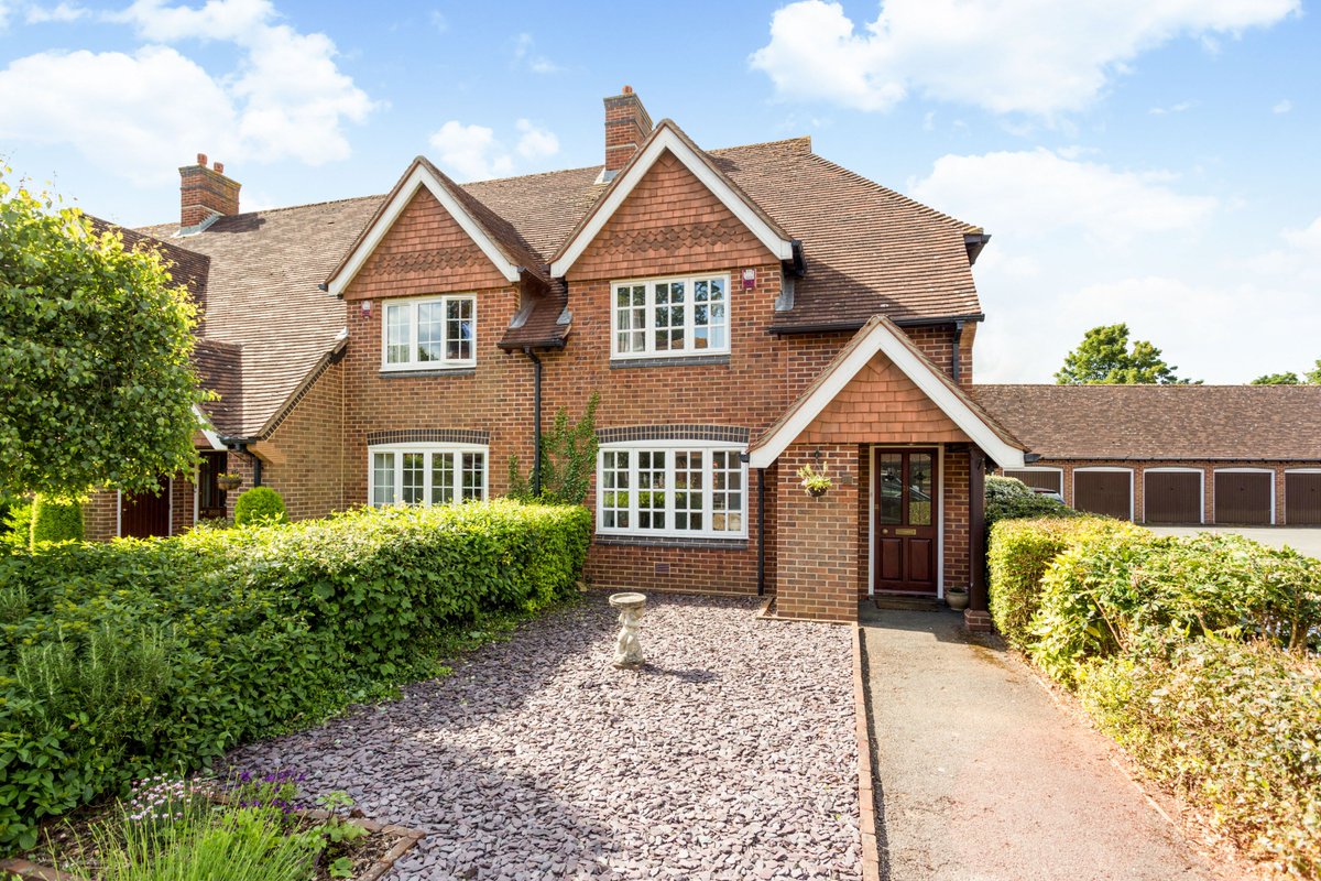 Hamptons Sevenoaks tweet media