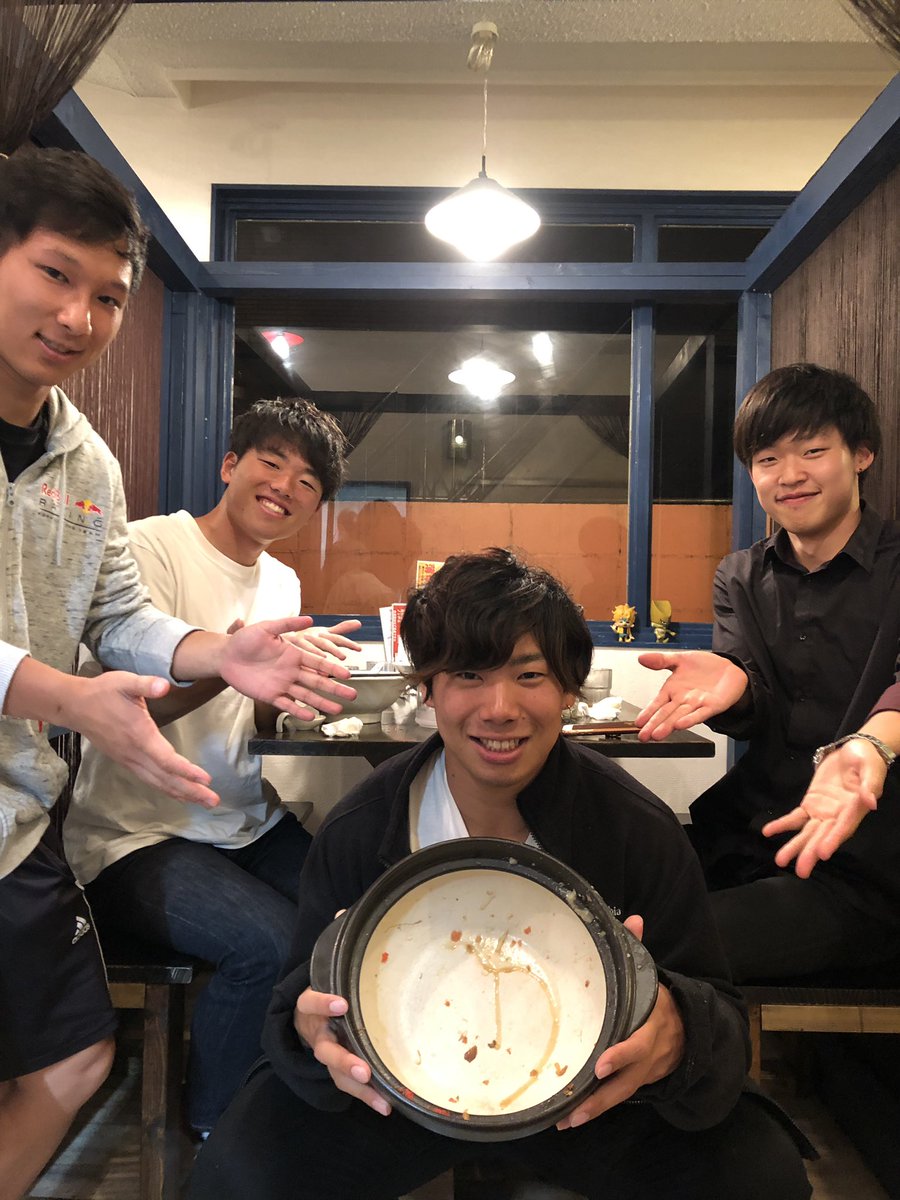 menya_joutarou's tweet photo. オラオラ盛り完食者186代目誕生！

メニューは『承太郎 汁なし』！

仲間たちに見守られながら堂々完成！
お見事ッ！ https://t.co/rz16psBRw8