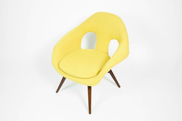 _pamono's tweet photo. A flash of color for your living room ⚡
This mid-century yellow fiberglass shell chair was designed by František Jirák and is available on #pamono: https://t.co/MXgPxLW2E1
#livingroom #design #furniture #yellow https://t.co/5zMFXZ4xo2