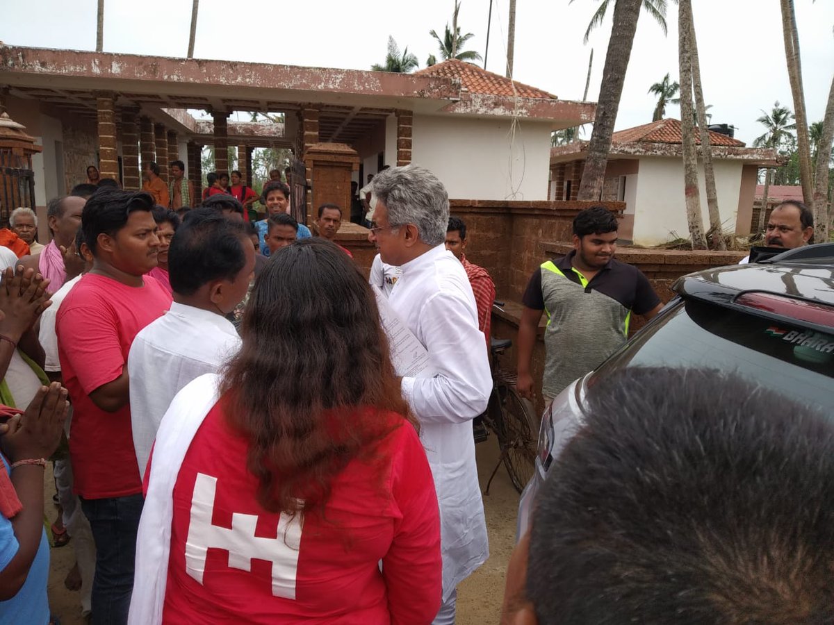 RapidResponse's tweet image. Heritage and Crafts village #Raghurajpur in #Odisha devastated by #CycloneFani. Since the aftermath of #FaniCyclone we have been working to rebuild the village. MP of Puri Shri Pinaki Misra ji visited our project #RebuildingRaghurajpur and encouraged our team and effort.