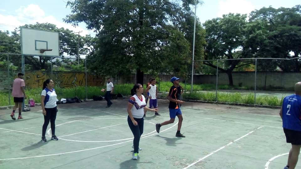 ceppunefacagua's tweet photo. Juegos institucionales con la Universidad Central.#Unefa #UniversidadCentral @Nucleo_Aragua @UnefaVrrCentral @unefa_ve https://t.co/K3cRVKsgHX