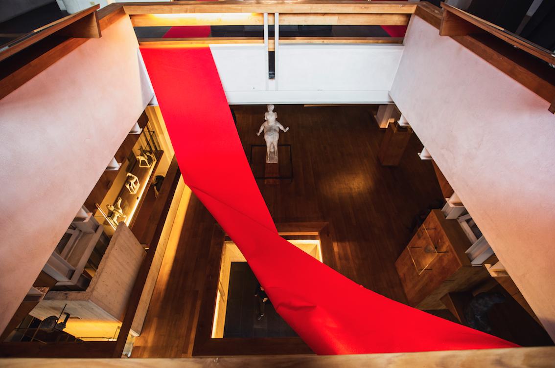 MuseoMariniFi's tweet photo. Avete notato come in questi mesi gli #scorci del Museo Marino Marini Firenze sono moltiplicati da questo speciale drappo rosso?
E’ l’installazione dell’artista russo #IvanPlusch
"Accents, Accenti, Акценты”, fino al 1 luglio https://t.co/fgzNJVIxng