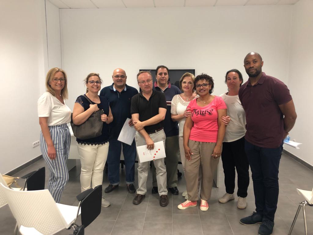 1° VISITA

El día 31 de Mayo, tuvimos una visita guiada con el responsable de Recursos Humanos, Juan Antonio González, por las instalaciones de la empresa Aceitunas Guadalquivir. 
#lanzaderas #LanzaderadeEmpleodeMoron19 #empleo