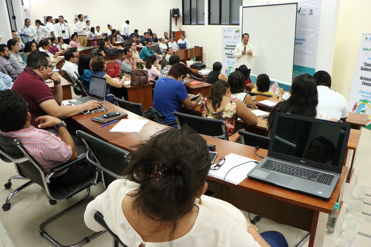 Sefiplanqroo's tweet photo. Durante el curso-taller "Programa de capacitación y Profesionalización en materia de Armonización Contable 2019" los servidores públicos aprendieron a actualizar los lineamentos derivados de la #LGCG así como a impulsar el desarrollo del esquema de contabilidad. @GobQuintanaRoo https://t.co/lzP2tPWNnT