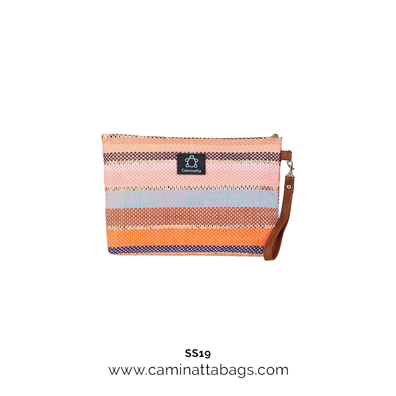 CaminattaBags's tweet photo. [#SS19] Los #pouch son uno de los #complementos estrella de esta primavera verano 😍 Puedes llevarlos como #bolso interior de tu #BolsodePlaya o como #BolsodeMano con un #CasualLook 👌https://t.co/UWghLJq8bH https://t.co/kL3P7NFjjW