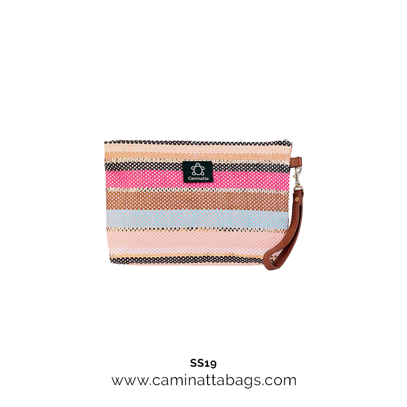 CaminattaBags's tweet photo. [#SS19] Los #pouch son uno de los #complementos estrella de esta primavera verano 😍 Puedes llevarlos como #bolso interior de tu #BolsodePlaya o como #BolsodeMano con un #CasualLook 👌https://t.co/UWghLJq8bH https://t.co/kL3P7NFjjW