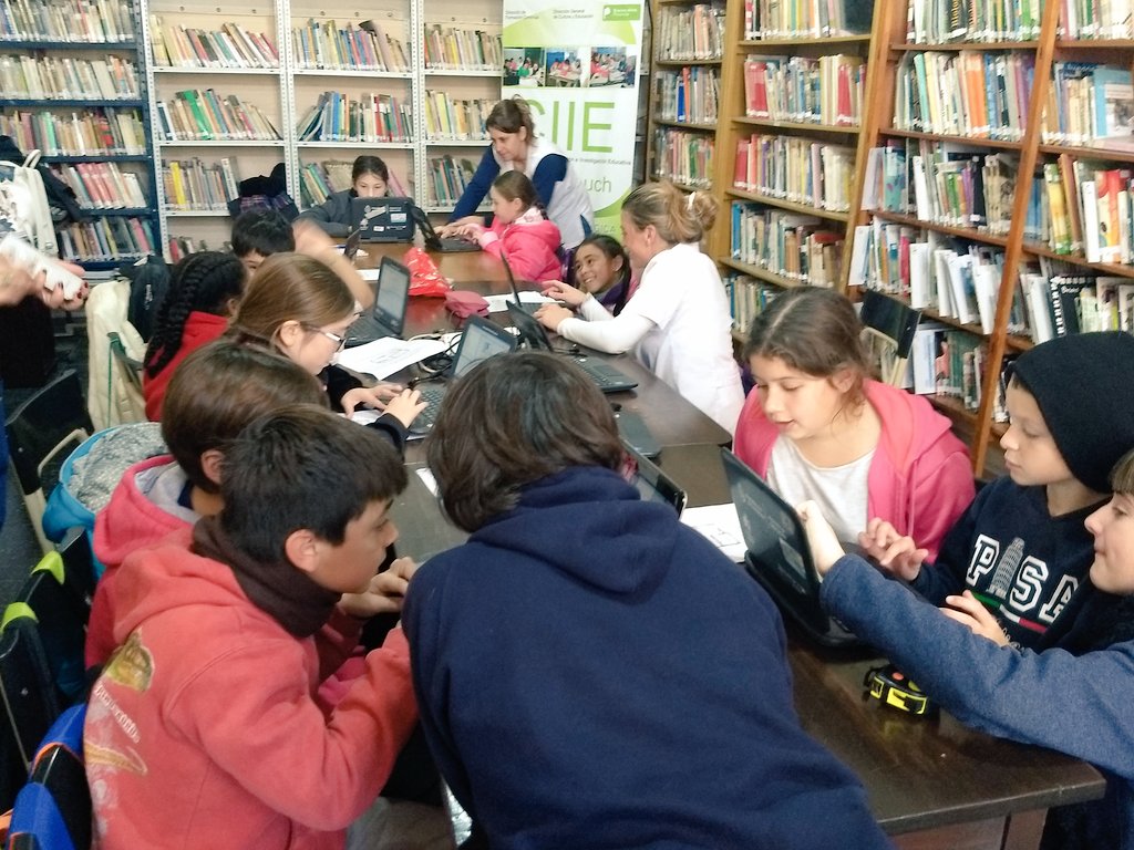 ciierauch's tweet photo. Hoy en #CIIE las Escuelas Primarias N°6 Cuartel XI de la  localidad de Miranda y N° 38 Cuartel XI Paraje San Alberto #Rauch trabajando en sus proyectos #TIC con el acompañamiento de Insp. Ed. Física @danielacastets @jef_rauch @CEscolarRauch @MuniRauch @maxisuescun @VicZorraquin https://t.co/yBhFaeYObB
