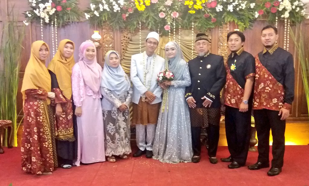 Akhwat_Angkasa's tweet image. Terjagalah terus dengan senyumanmu itu.. 
Kebahagiaan dunia ini semu.. 
Kekalkan di akherat kelak.. 

Berjuanglah.. 
Terus luruskan niatmu karna Alloh.. 
Meski tertatih.. 
Yakinlah.. 

ALLOH Maha Baik 💞

#berjuang #ikhtiar #perbaikidiri