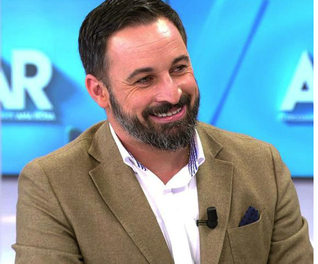 bassileo's tweet photo. Abascal, te desafío... A ver quien de nosotros es más facha. https://t.co/mFKMGSgsN6