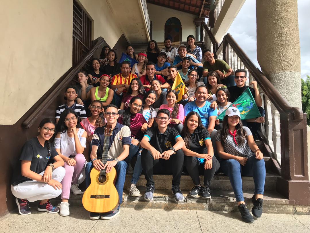 SalleVenezuela's tweet photo. #LaSalleFaces Jóvenes del Instituto La Salle en la ciudad de #Barquisimeto, vivieron la experiencia del primer nivel de la Escuela de Formación en Liderazgo Juvenil #ESFORLIJ (+Detalles) ⬇️⬇️⬇️https://t.co/RXsyyMLMsA https://t.co/a9ocUkpAwa