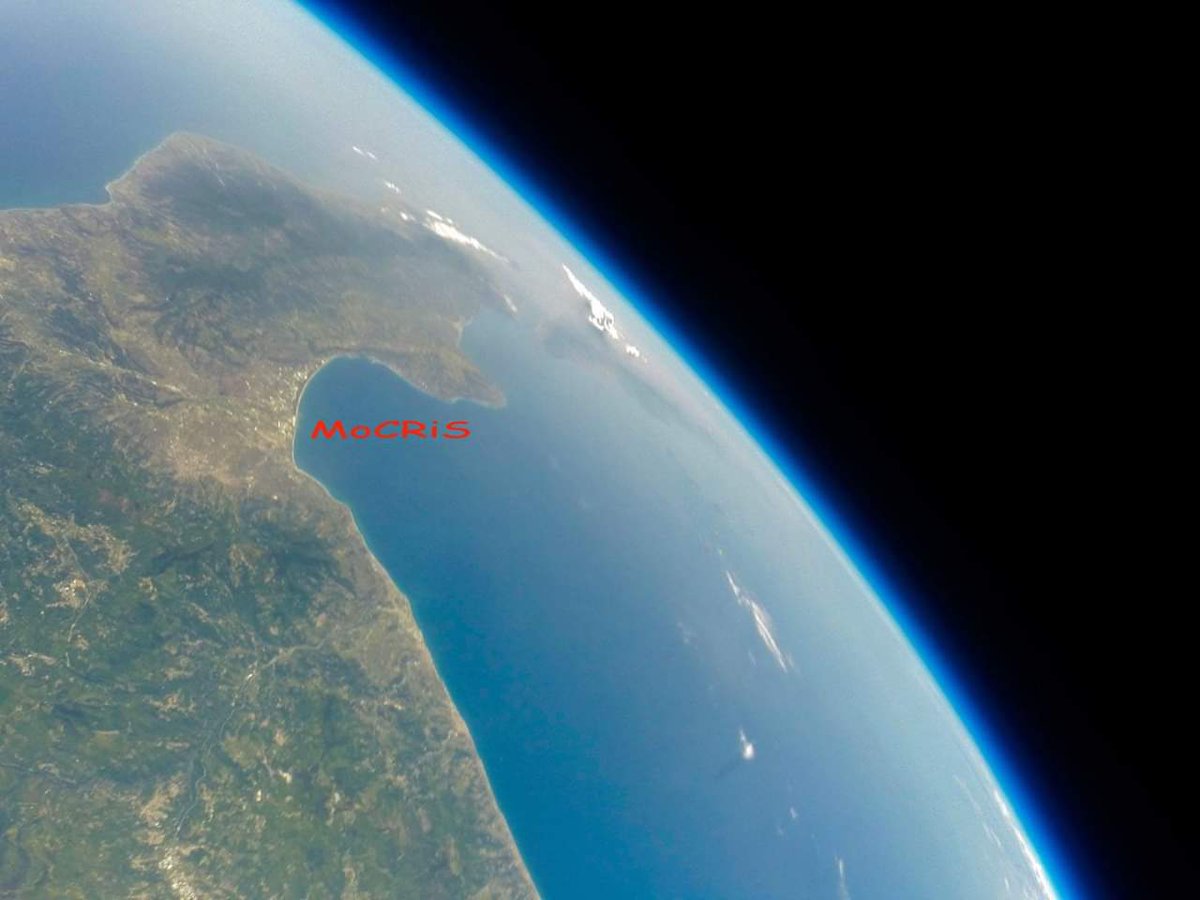 NikScience's tweet photo. Yesterday we launched a stratospheric baloon from Southern Italy to try to catch micrometeorites!
Eventually, we recovered the probe that landed on the top of a tree in a forest...
This is one of the best picture that the probe took from the near space! #mocris #stratosphere https://t.co/fYpNUzruhj