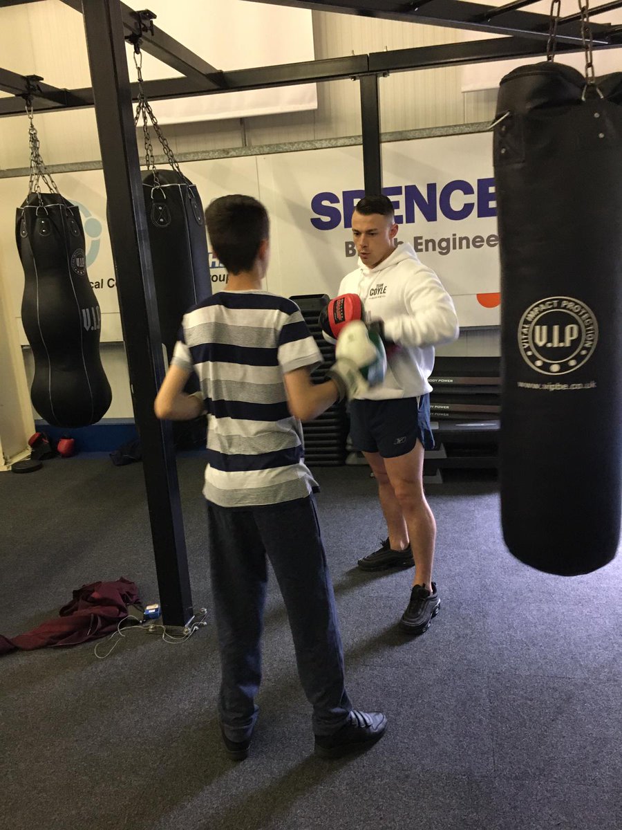 HumbersideFire's tweet photo. Another really busy day for the EDC. Rise student's took part in an excellent training session at Tommy Coyles gym, & we've also had a work experience student in who was lucky enough to go up in our A.L.P #EDC_ASPIRE @TommysAcademy2 @HumbersideFire https://t.co/EVMIUN7ose