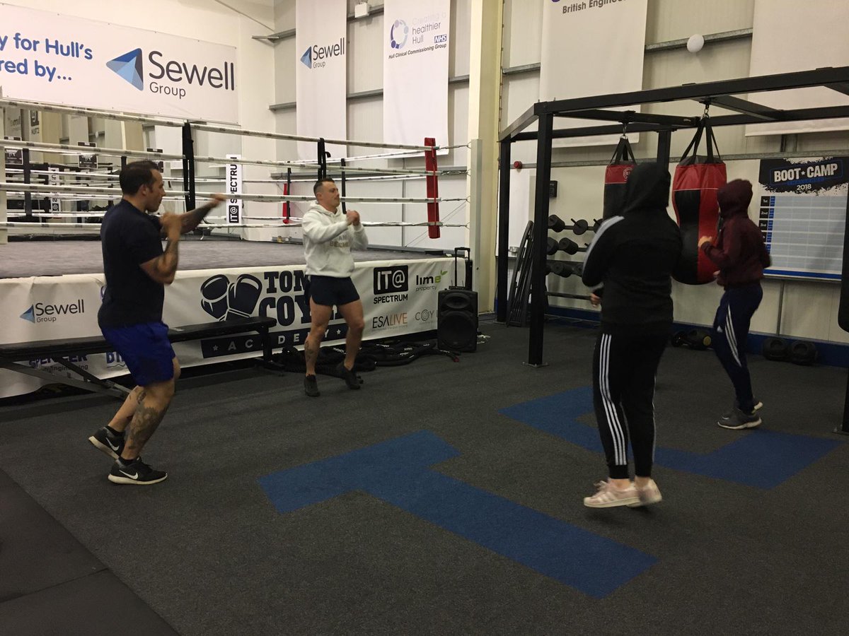 HumbersideFire's tweet photo. Another really busy day for the EDC. Rise student's took part in an excellent training session at Tommy Coyles gym, & we've also had a work experience student in who was lucky enough to go up in our A.L.P #EDC_ASPIRE @TommysAcademy2 @HumbersideFire https://t.co/EVMIUN7ose