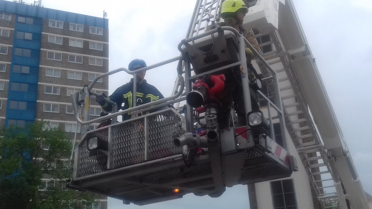 HumbersideFire's tweet photo. Another really busy day for the EDC. Rise student's took part in an excellent training session at Tommy Coyles gym, & we've also had a work experience student in who was lucky enough to go up in our A.L.P #EDC_ASPIRE @TommysAcademy2 @HumbersideFire https://t.co/EVMIUN7ose