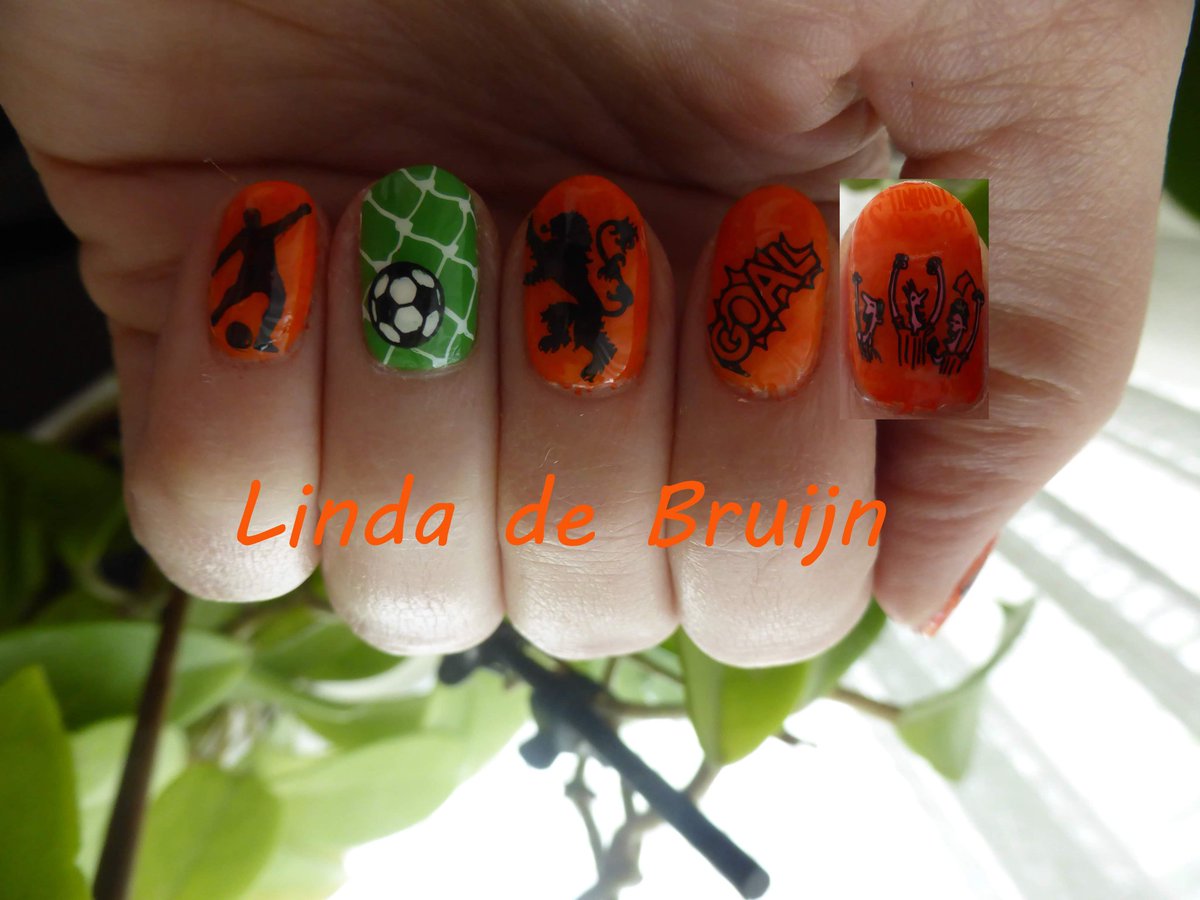 LindadeBruijn3's tweet photo. Morgen de eerste wedstrijd van de leeuwinnen! #nagels #nails #nailart #nailsaddicted #stamping #stampingnailartaddict #mundodeunas #leeuwinnen #damesvoetbal #nederlandsdameselftal #oranje #oranjeleeuwinnen https://t.co/B0S2rpsLEc