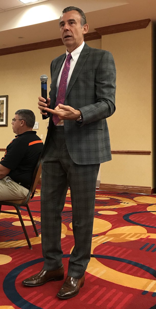 MrsC0urtney's tweet image. Starting my day with Todd Whitaker is a pretty darn good start. #MOLA35 #sharpeningmytools