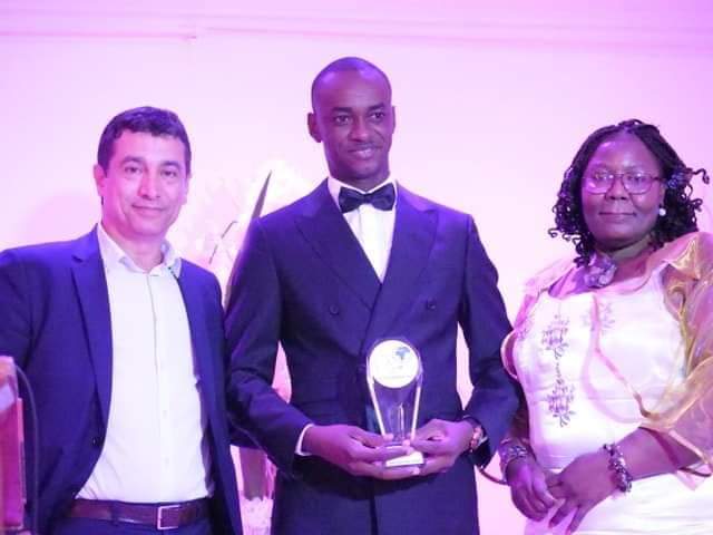 LionPoutine's tweet image. Le Ballon d&apos;Or Africain de la politique,  Cabral Libii Homme politique Africain de l&apos;année 2019 par GIFA.
De victoires en victoires