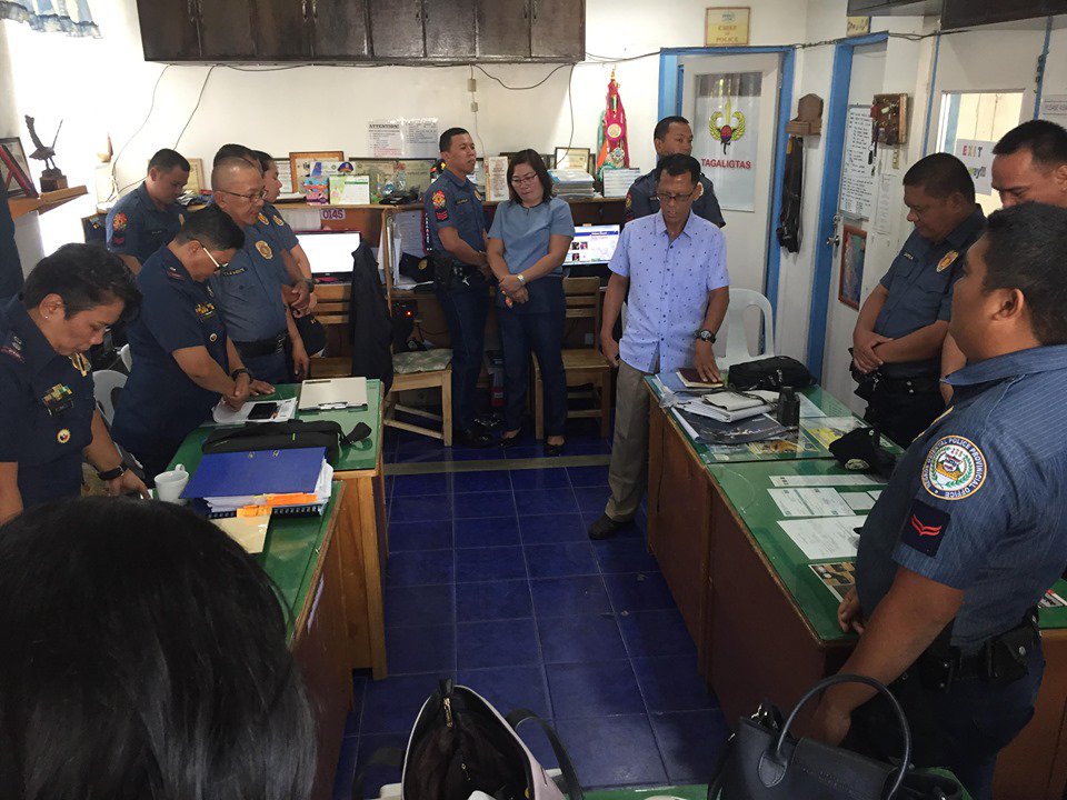 tanjaycpsnoppo's tweet photo. Tanjay City PS personnel led by PLTCOL CATHERINE D RAMOS, ACOP, with Pastor Louie Roque, representative from the PNP M.O.S.T conducted Spiritual Upliftment and Growth of the Organization to the PNP personnel and preaches the word of God. 6/10/19 @ 9:45 AM https://t.co/eGJrYtjiI3