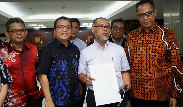 Kubu Prabowo-Sandi Klaim Bawa Bukti yang Bisa Diskualifikasi Jokowi-Ma'ruf brt.st/6e4Q