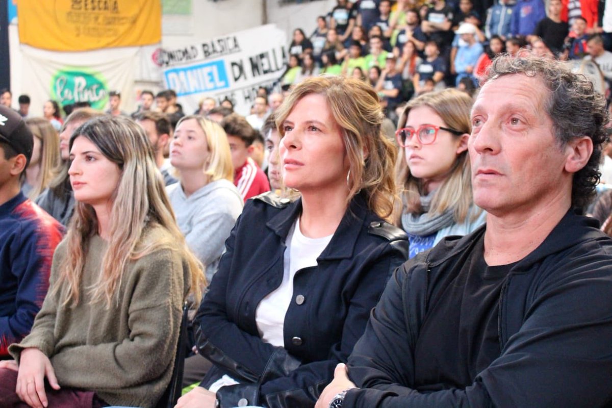 Gracias <a href="/fsaintout/">Florencia Saintout</a> por la invitación para escuchar a los jovenes debatir la ciudad q quieren. Cómo bien dijiste: este asunto está aquí y ahora definitivamente en sus manos y lógico...en las tuyas