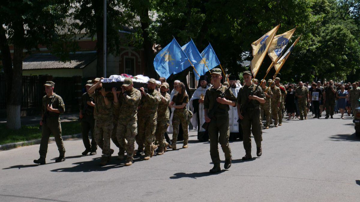 national_corps's tweet photo. 🕯Його шлях був сповнений боротьби: у Полтаві попрощалися з азовцем Дмитром "Круглим" Пругло

Світла тобі пам'ять, друже "Кругли��". Ти навіки будеш в наших серцях. Бути воїном — жити вічно. Помстимося, брате!

https://t.co/agvqHm6TnN https://t.co/tPwWf6Uztu