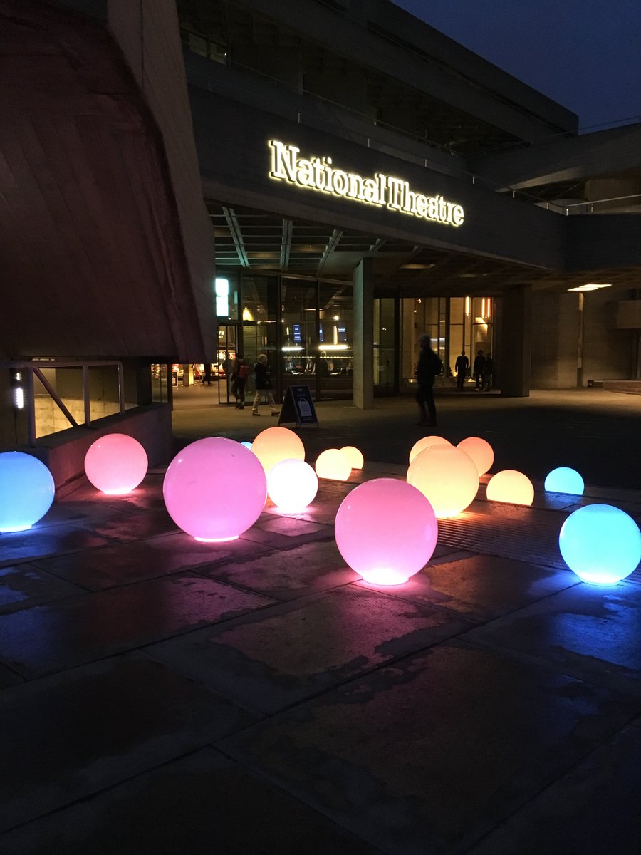 CoreLighting's tweet image. @nationaltheatre with a great alternative use for the TablePoints. Aren’t they eye-catching?⠀
⠀
#CoreLighting #TablePoints #EventInspo #SummerEvents #LEDLighting #EventLighting #BatteryPoweredLighting #EventInnovation #LightingInnovation