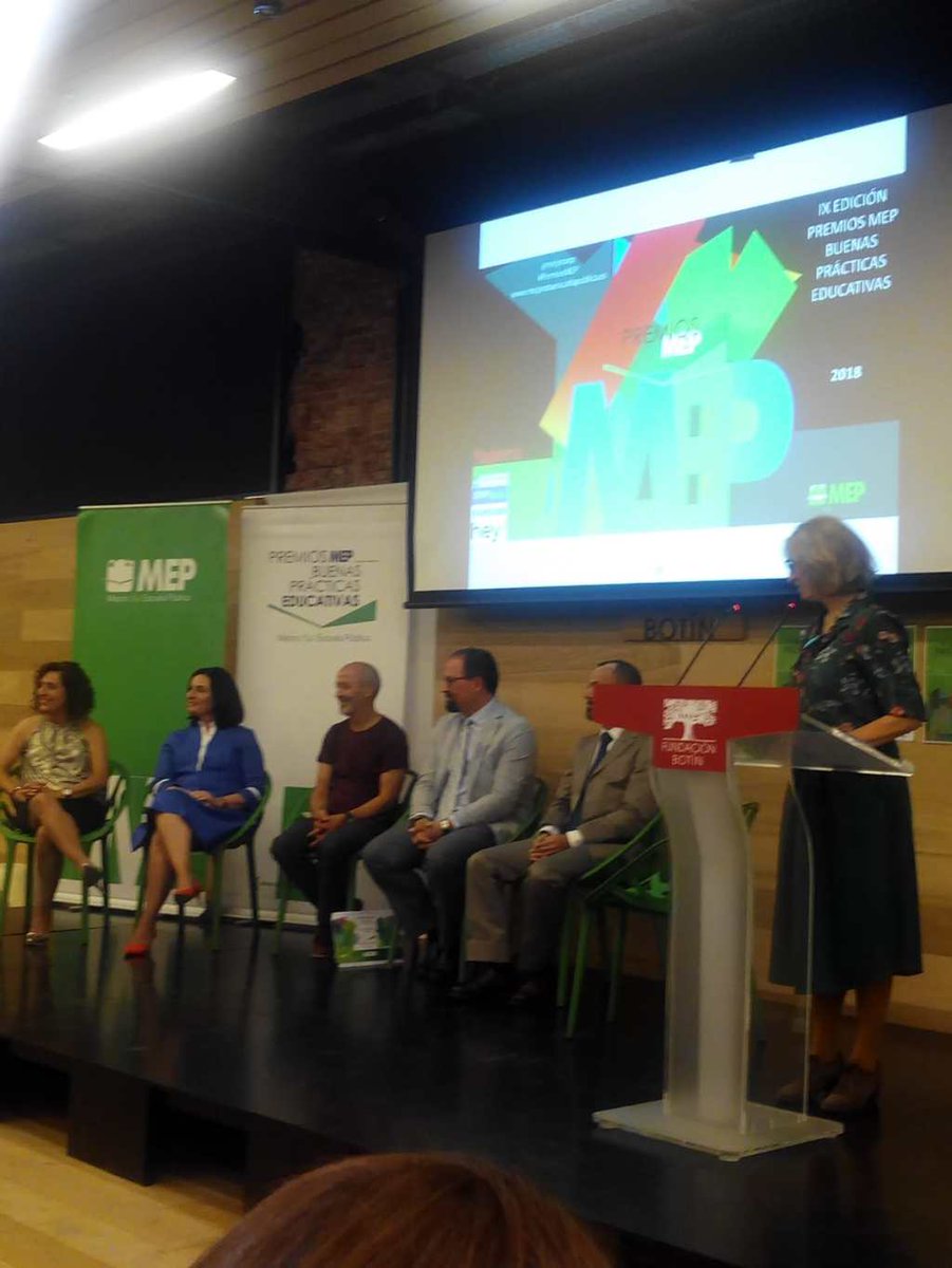 OrientayEducaM's tweet photo. IX Entrega de premios de la Asociación Mejora tu Escuela Pública (MEP) https://t.co/Urf8IZnEmr https://t.co/hBUTm50nfJ