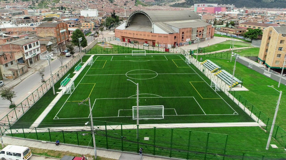 Alcaldia_Soacha's tweet photo. #Soacha #JuntosLoLogramos| Habitantes del sector León XIII disfrutarán del nuevo campo de fútbol sintético

>>> https://t.co/eQysSwXYxF https://t.co/wG3kbX79wD