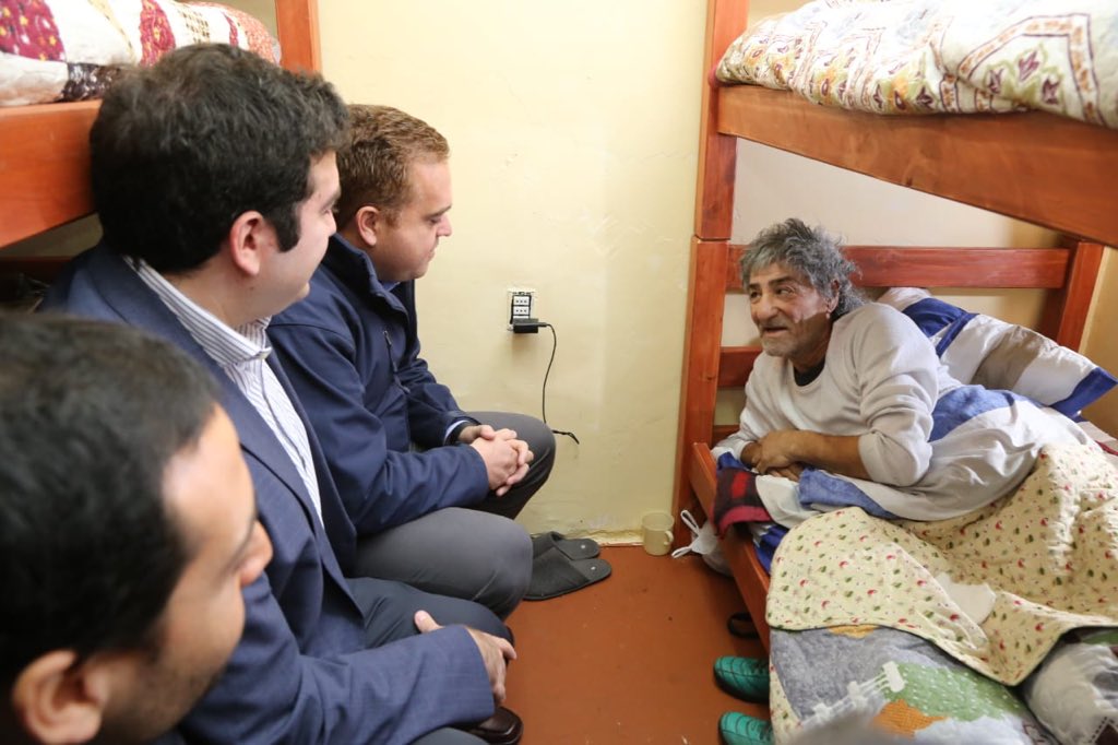 sgiacamang's tweet photo. Hace instantes estuvimos en entrega de inmueble fiscal en Paicaví 575 para #PlandeInvierno, componente del #ProgramaNocheDigna del Ministerio de Desarrollo Social y Familia que brinda, en época de bajas temperaturas, hospedaje y atención básica a personas en situación de calle. https://t.co/arMp0otmmV